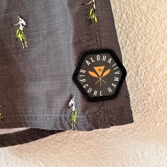 RIP CURL Men Mirage Board Short 30 Hula Girl Beach Surf Swim Pool Hawaii - Picture 2 of 9